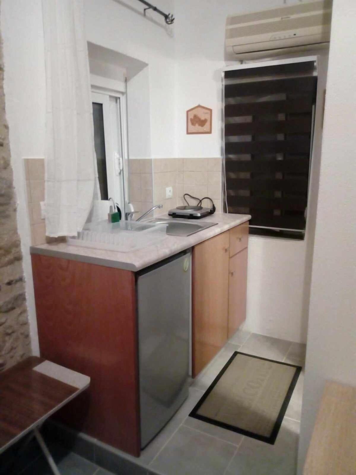 Spiros Apartments 里瓦的亚 外观 照片
