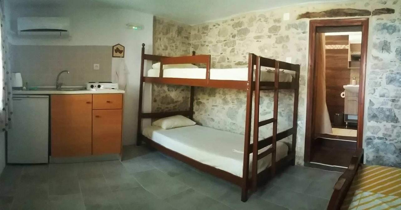 Spiros Apartments 里瓦的亚 外观 照片