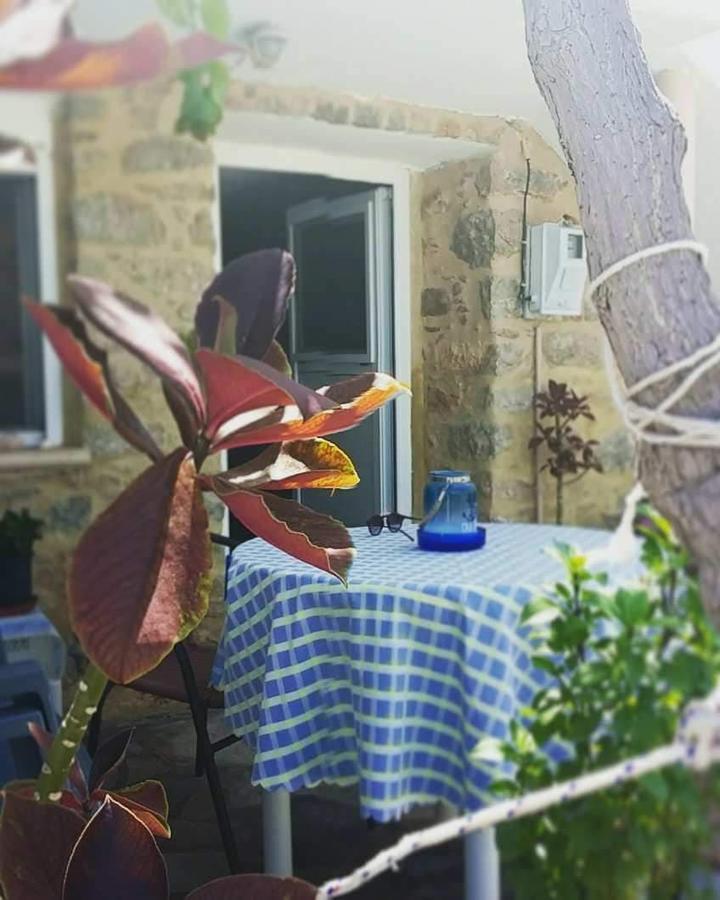 Spiros Apartments 里瓦的亚 外观 照片